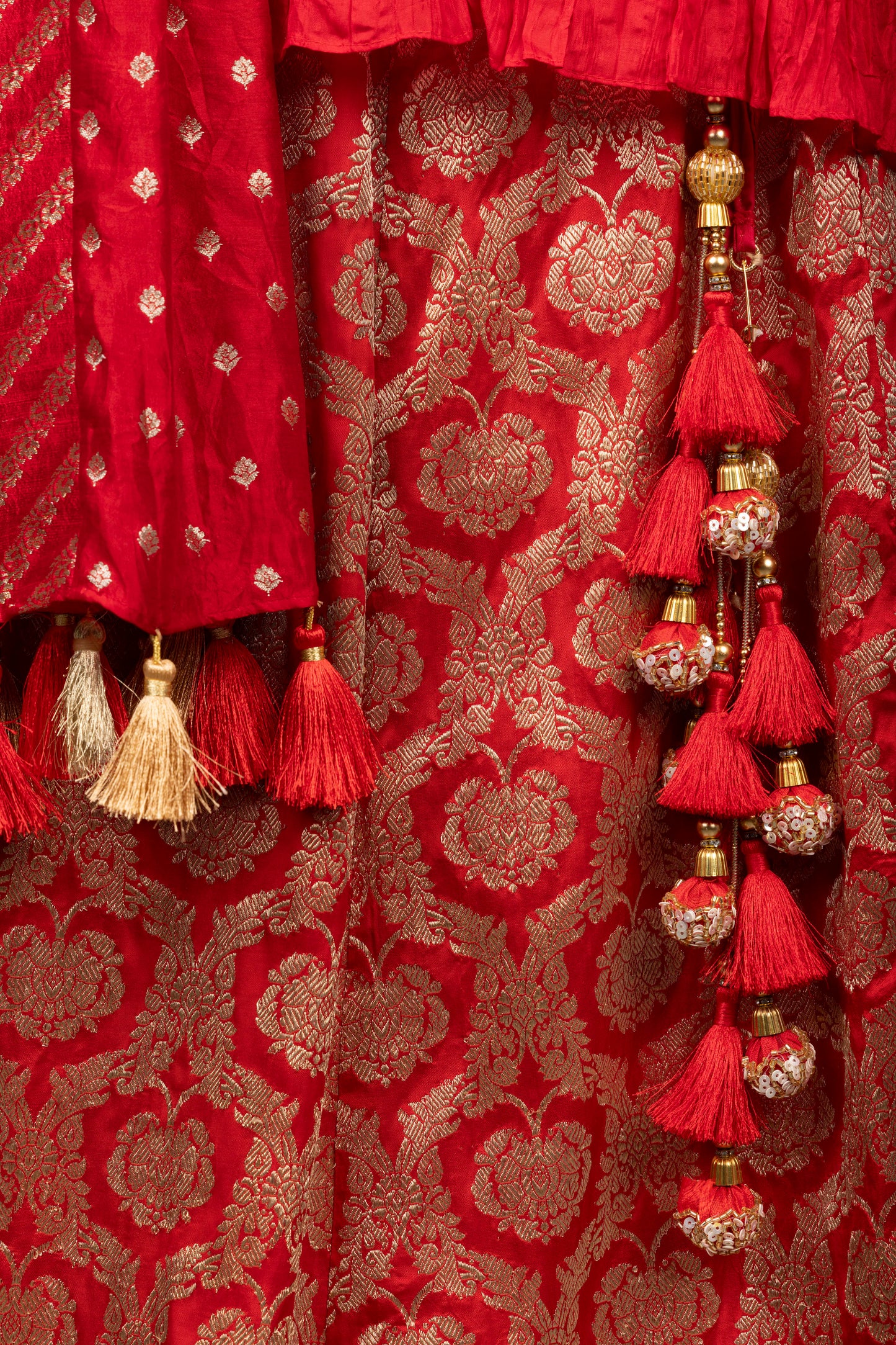 A/3-16: Floral jaal in gold