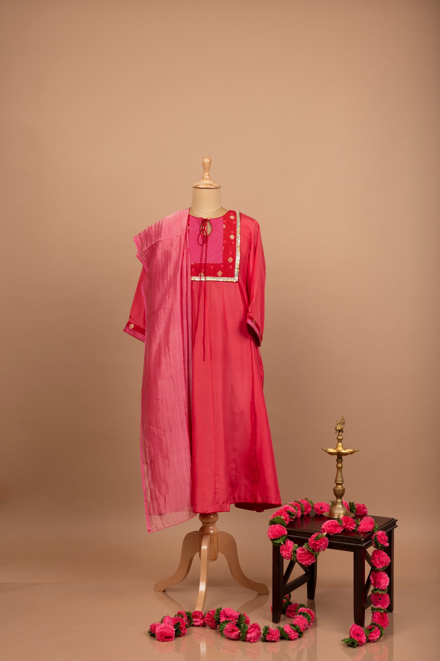 A/3-22: Threads of heritage