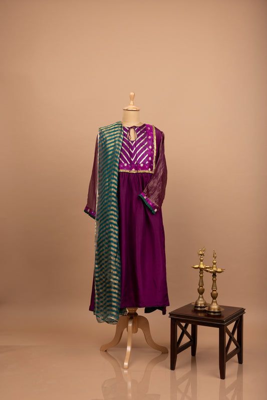 A/3-17: Threads of heritage