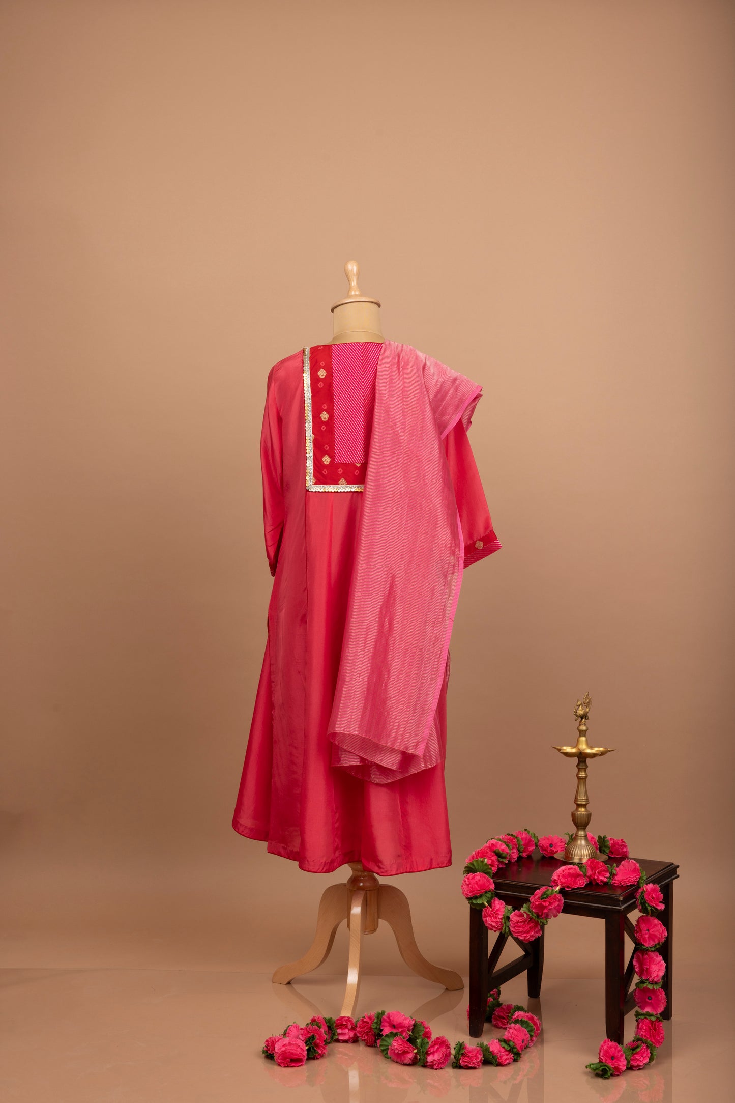 A/3-22: Threads of heritage