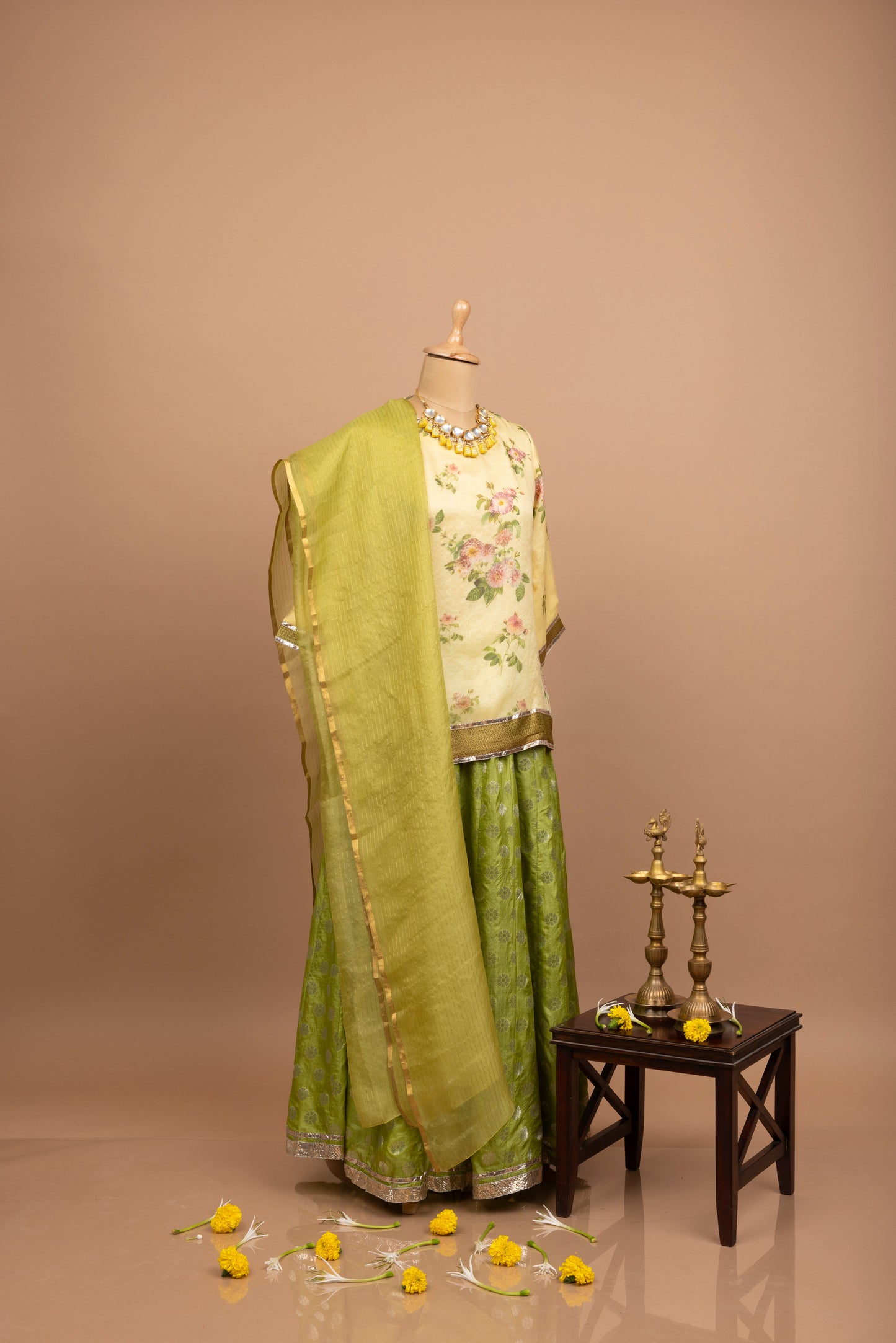 A/2-31: Floral glamour