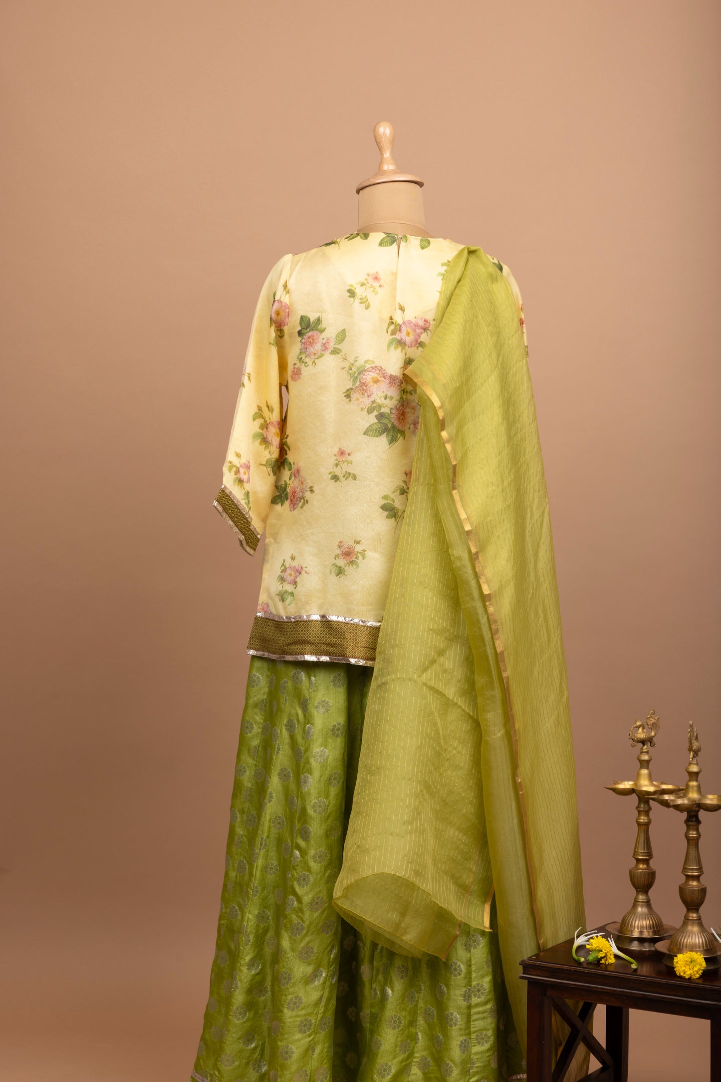 A/2-31: Floral glamour