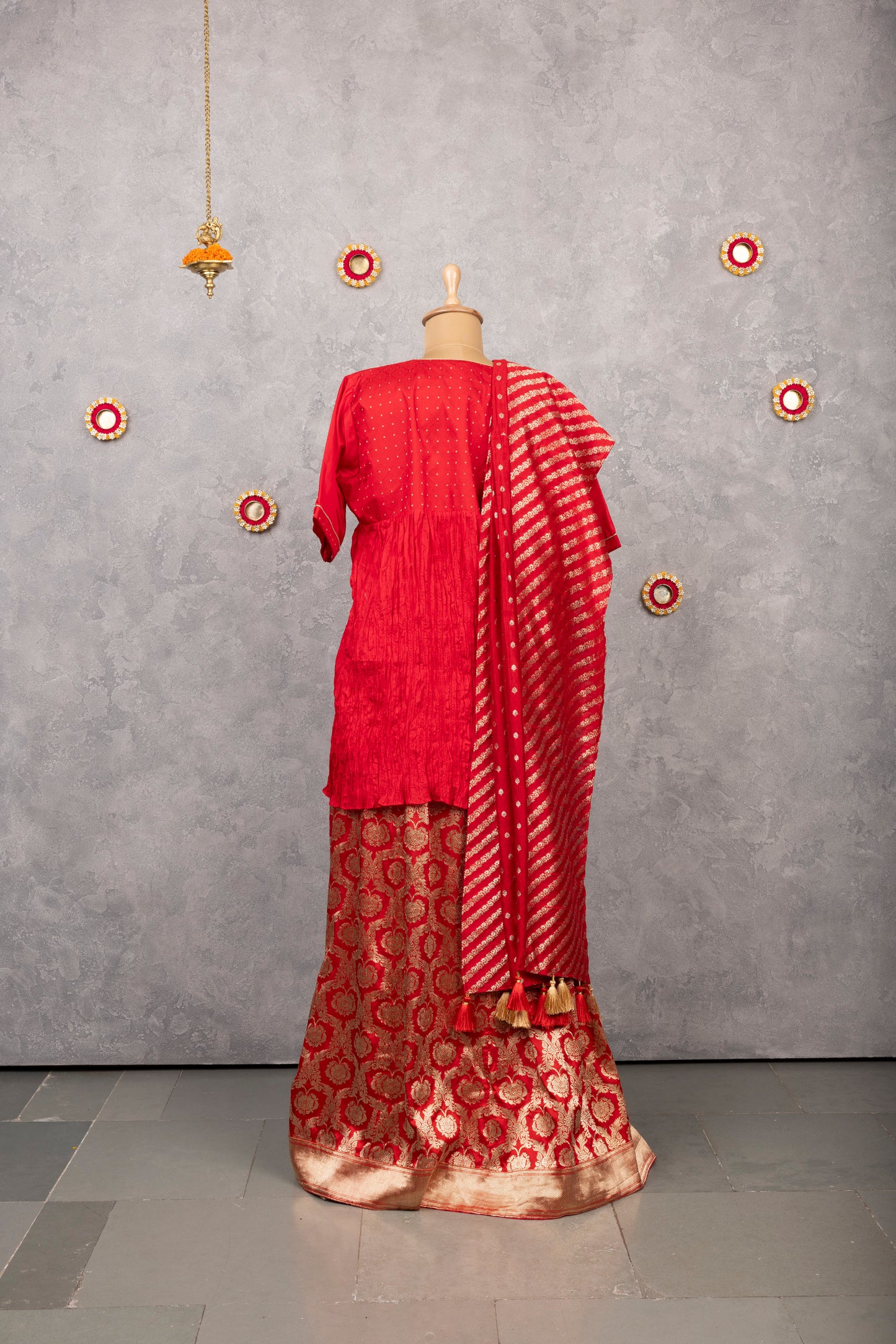 A/3-16: Floral jaal in gold