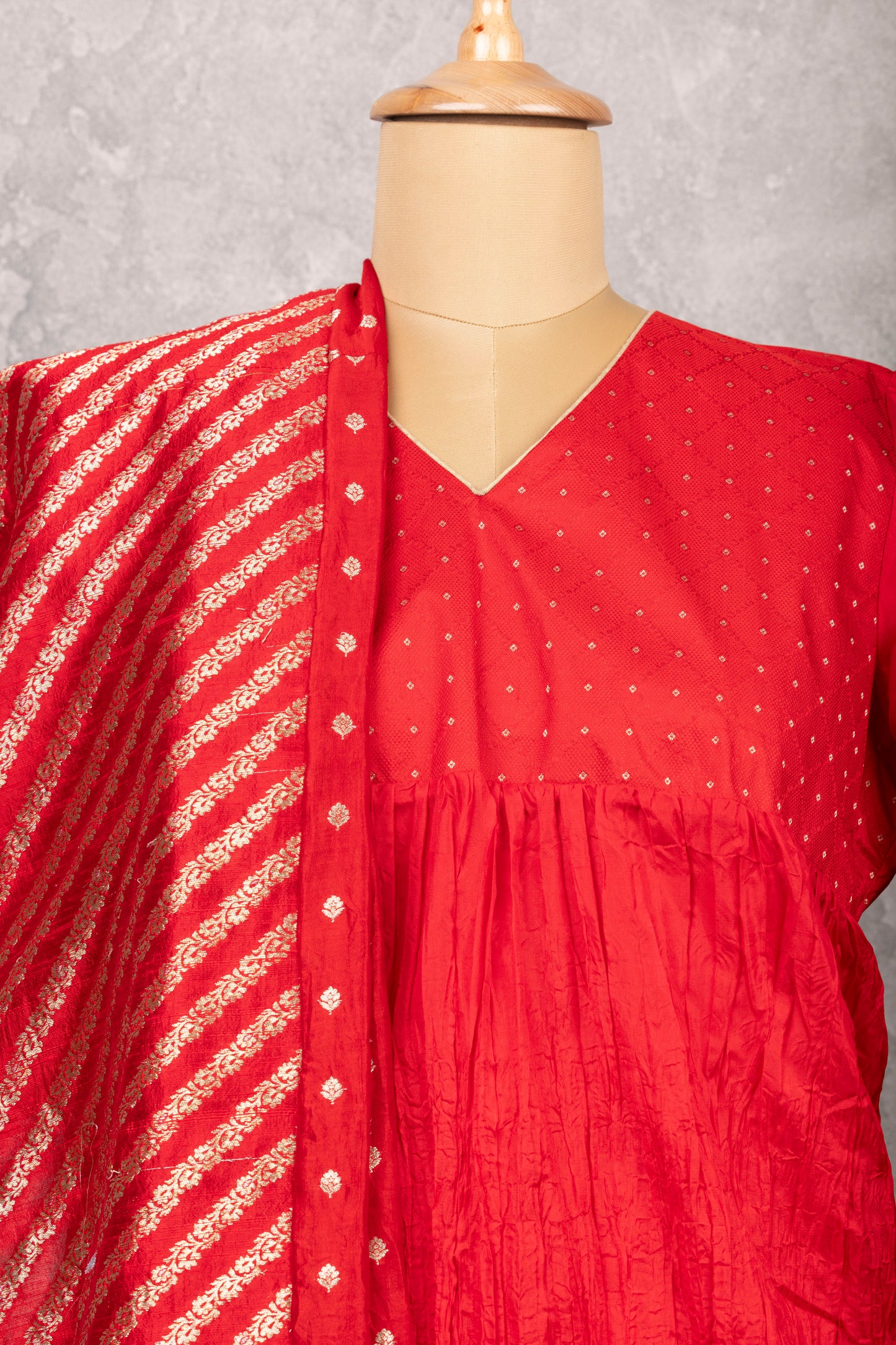 A/3-16: Floral jaal in gold