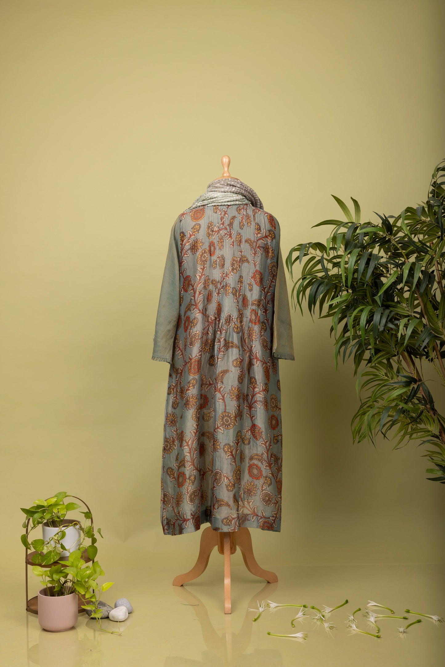 A/3-1: Floral elegance