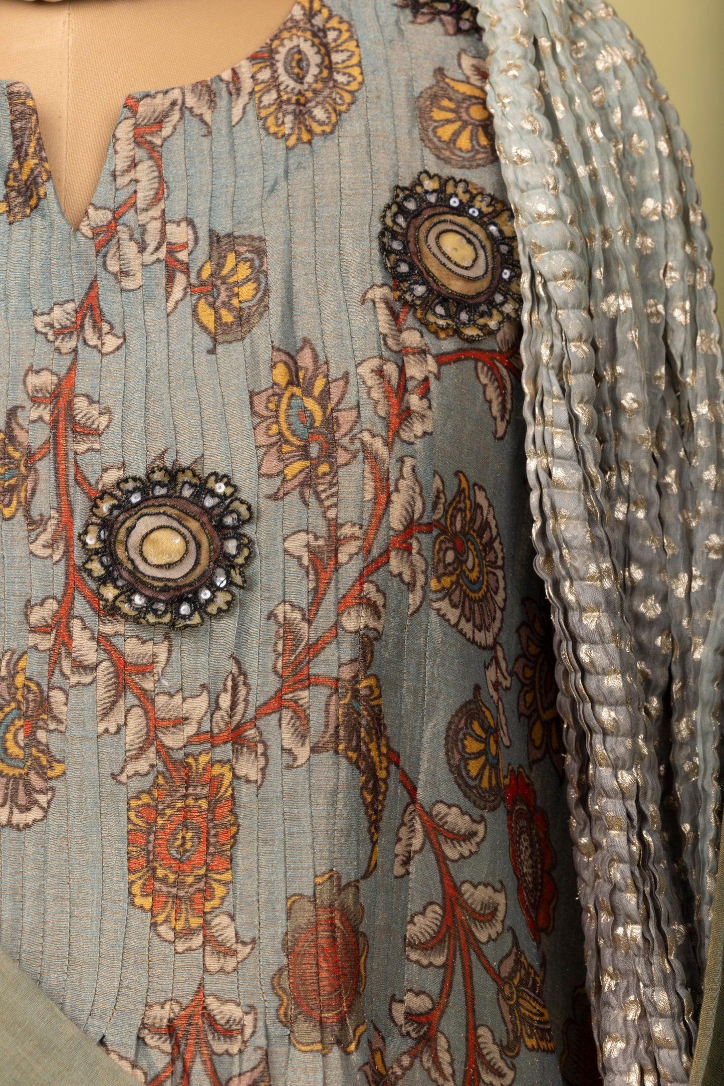 A/3-1: Floral elegance